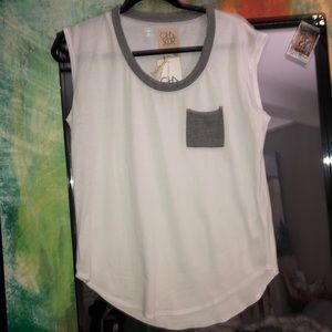 NWT CHASER MUSCLE TEE WHITE TOP WITH A GRAY POCKET🤩